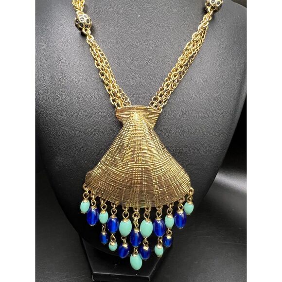 Lilly Pulitzer Bombshell Necklace - Picture 3 of 7